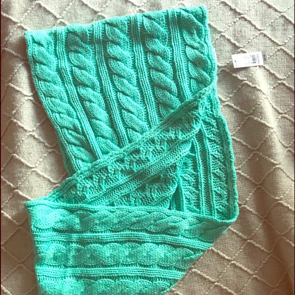 Never been worn cable knot sweater style